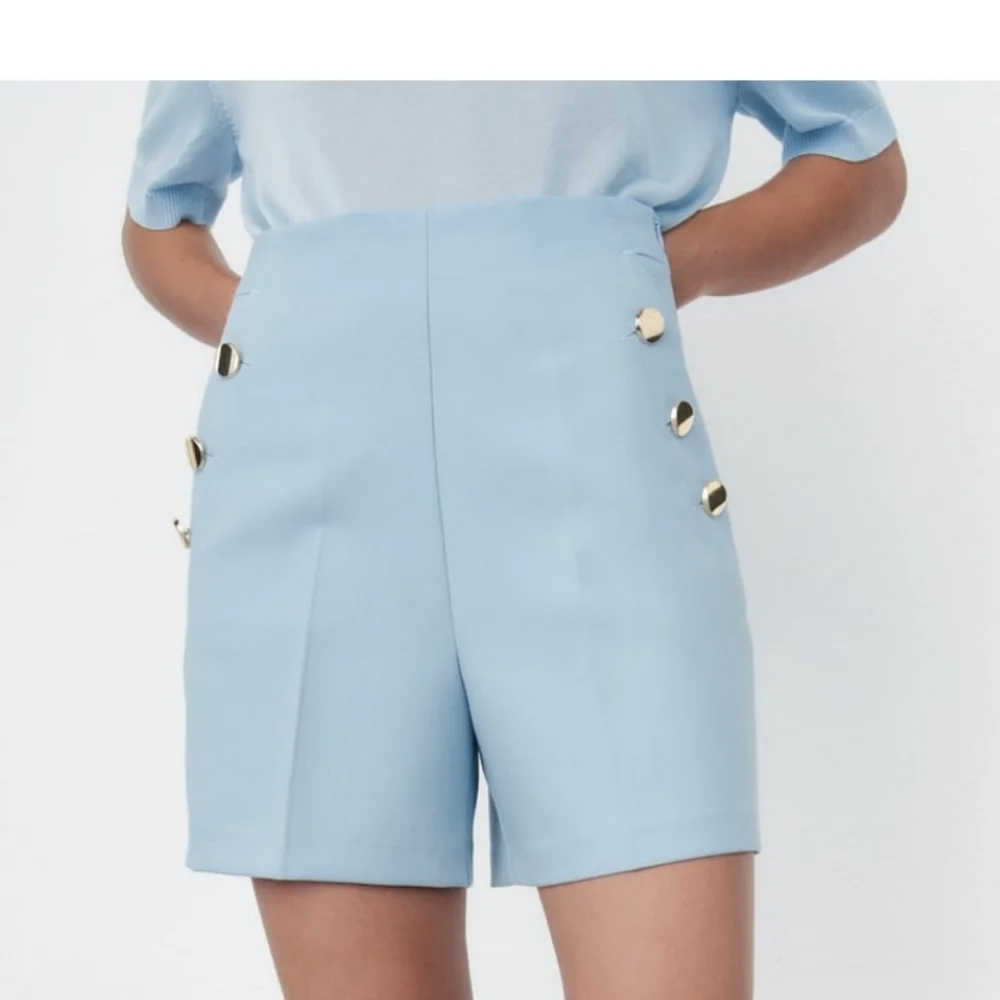 Zara* bermuda blue shorts with gold buttons - Picture 4 of 8